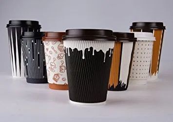 لیوان بیرون بر کافه